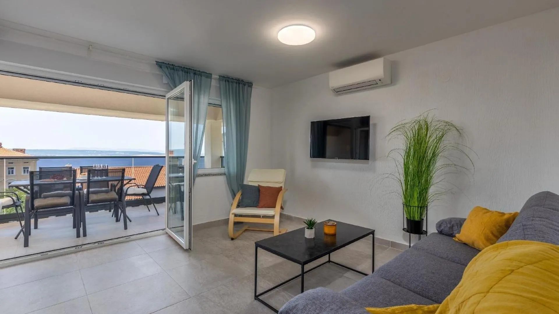 Nettes Appartement In Crikvenica Mit Schoener Terrasse