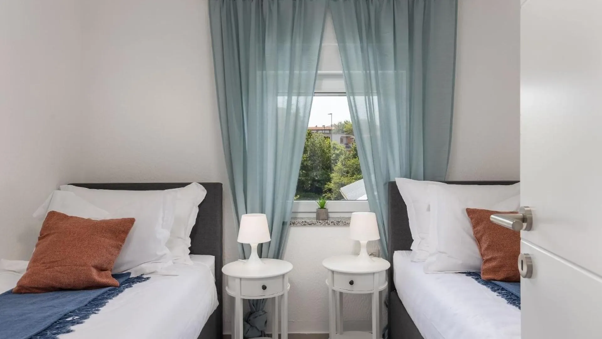 Nettes Appartement In Crikvenica Mit Schoener Terrasse Apartment