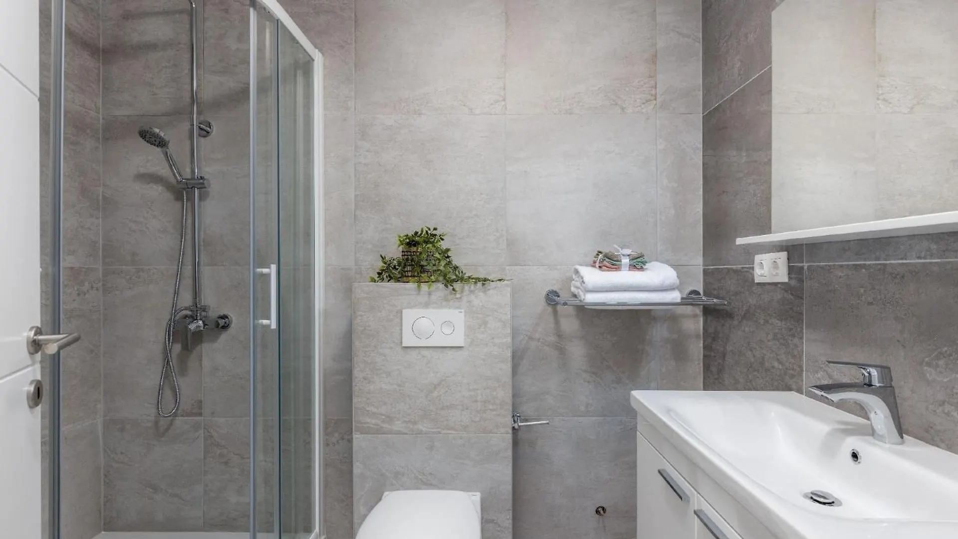 Nettes Appartement In Crikvenica Mit Schoener Terrasse
