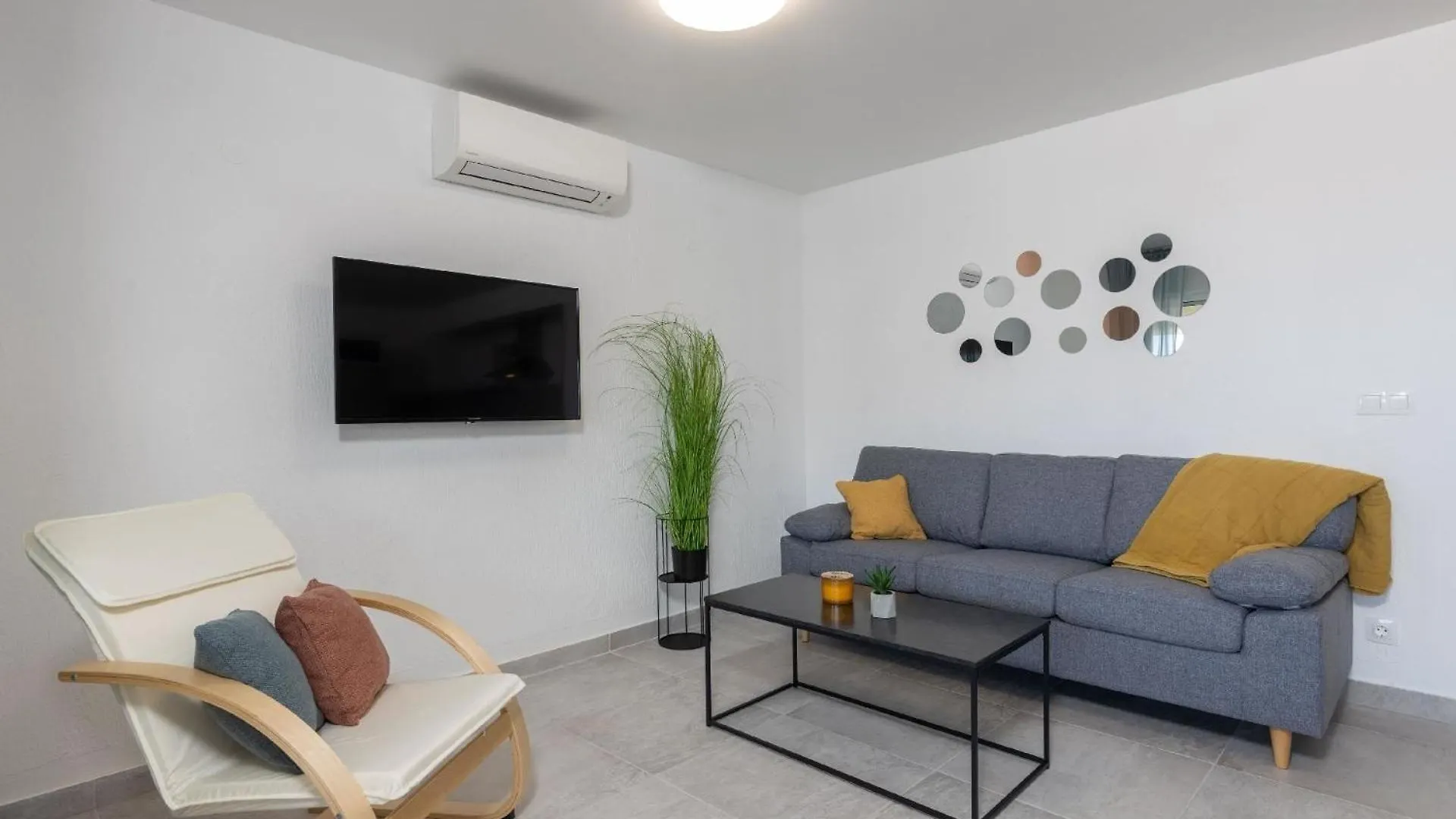 Nettes Appartement In Crikvenica Mit Schoener Terrasse